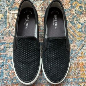 Sperry Crest Twin Gore Sneakers in Black